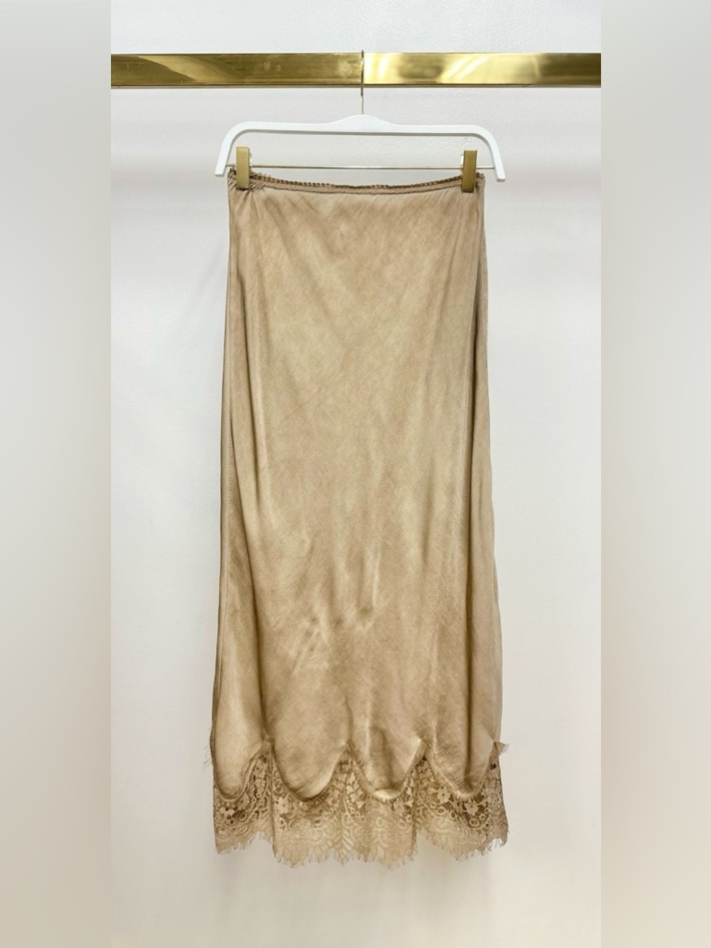 (235132/6292-CHAMP) VISCOSE MAXI SKIRT WITH LACE HEM